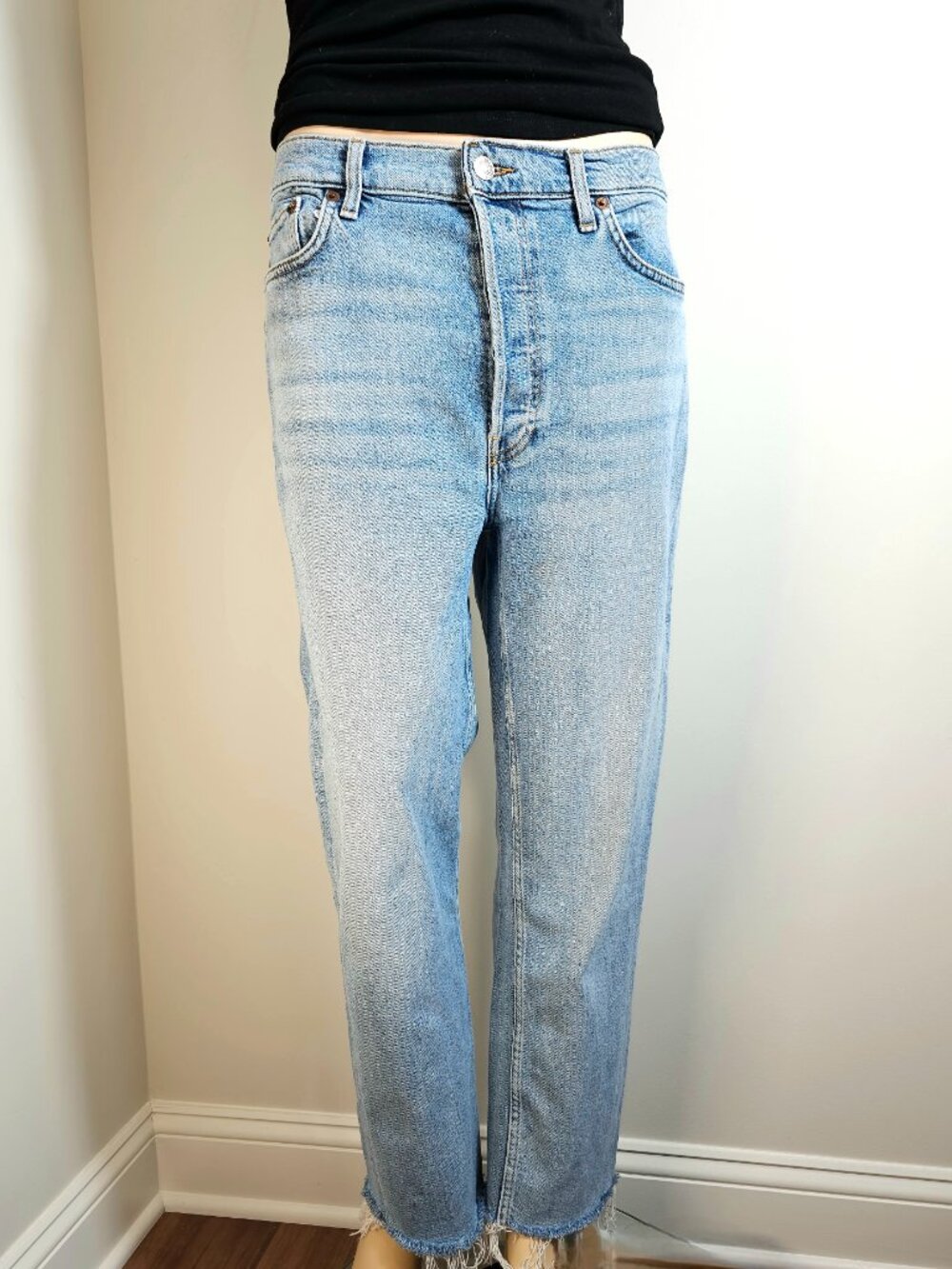 RE/DONE Light Wash Straight Leg Jeans | Raw Hem | Size 31 | Vintage-Inspired Den